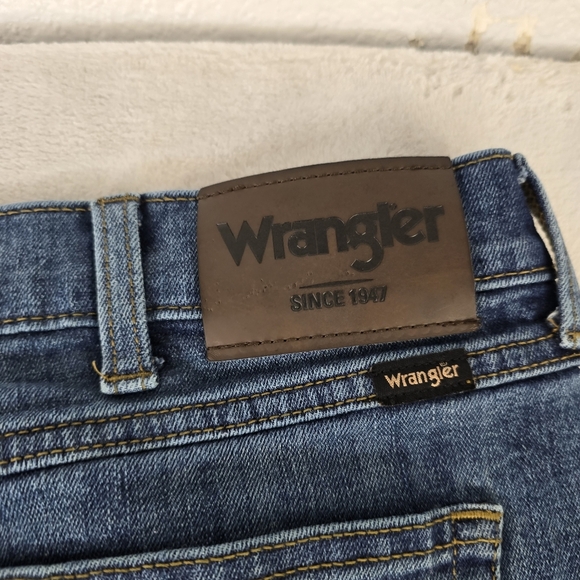 Wrangler Men's Relaxed Fit Blue Straight Jeans Sz 38x31 - Picture 7 of 10